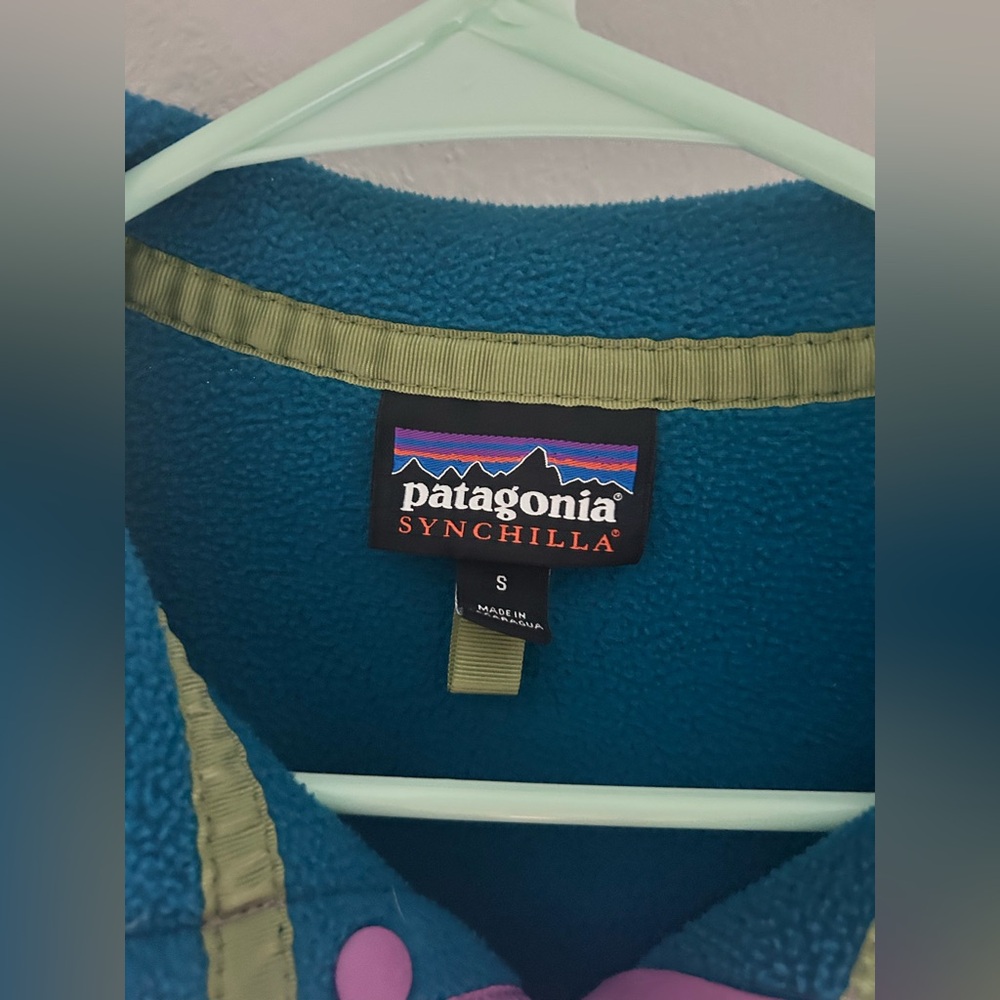 Patagonia Women's Synchilla Turquoise and Purple Snap-T Fleece Pullover - Picture 11 of 11